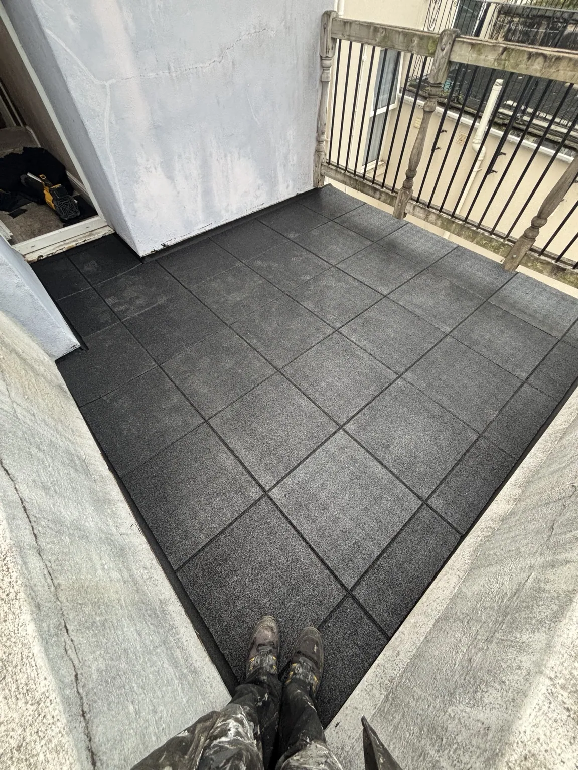 Finished roof terrace with black deck tiles